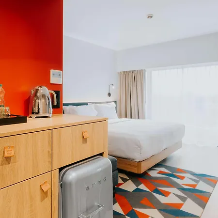 Hotel Hampton By Hilton Reduta 3*