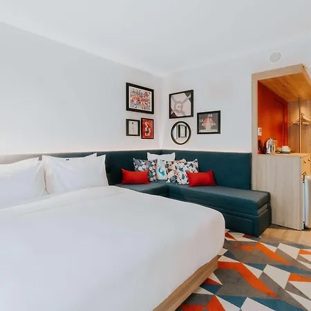 Hotel Hampton By Hilton Reduta 3*