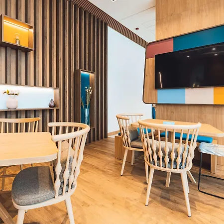 Hampton By Hilton Reduta Hotel 3*
