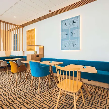 Hotel Hampton By Hilton Reduta 3*