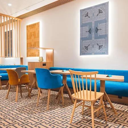 Hotel Hampton By Hilton Reduta 3*