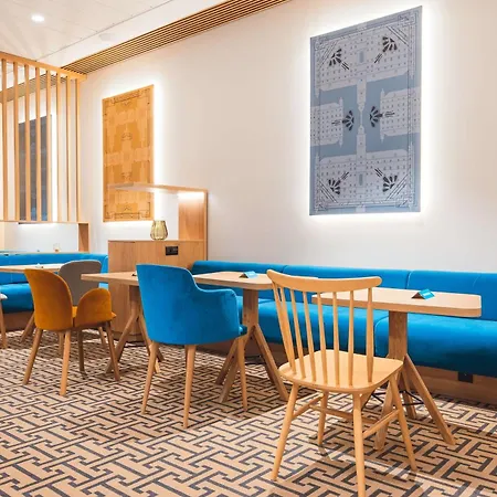 Hotel Hampton By Hilton Reduta 3*