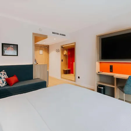 Готель Hampton By Hilton Reduta Варшава