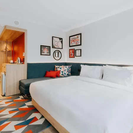 Hampton By Hilton Reduta Готель