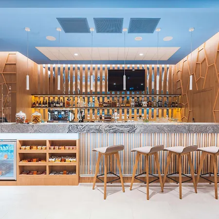 Hampton By Hilton Reduta 3*