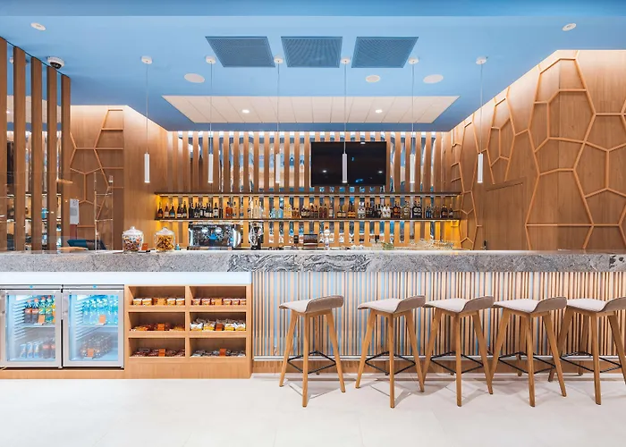 Hampton By Hilton Reduta 3*