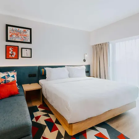 Hampton By Hilton Reduta Hotel