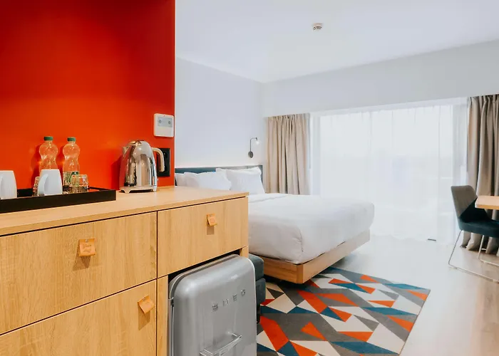 Hotel Hampton By Hilton Reduta 3*