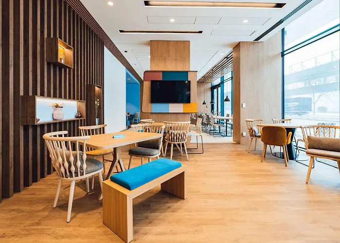 Hotel Hampton By Hilton Reduta 3*